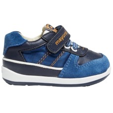 Casual Mayoral blue shoe with scratches and laces